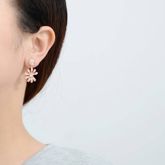 Pink Daisy earring, brand new - Picture 2 of 2